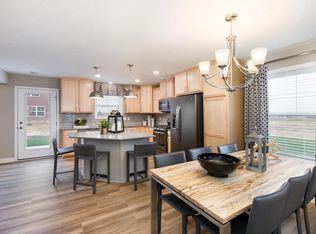 8064 Abercrombie Ln, Woodbury, MN 55129