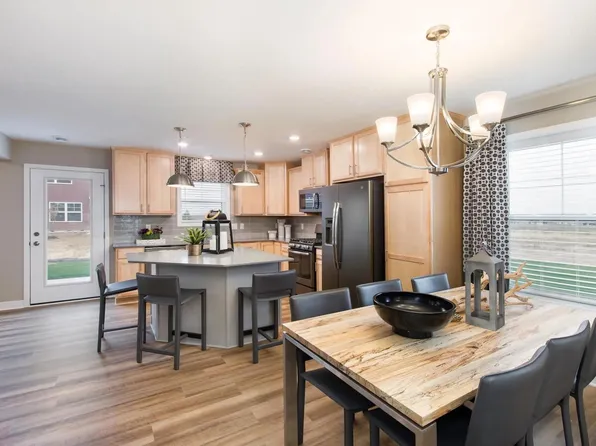 8064 Abercrombie Ln, Woodbury, MN 55129