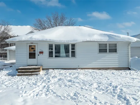 905 Knollcrest Dr, Marion, IA 52302
