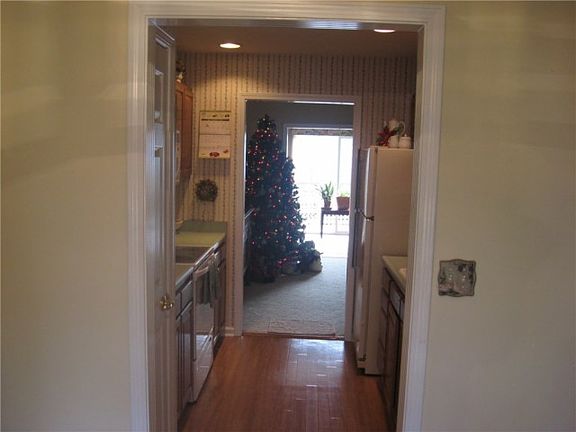 5th image of 825 Ashton Parke Dr