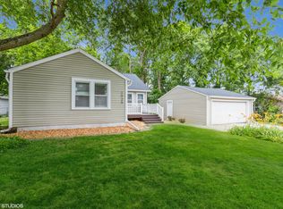 1525 Ridgewood Ave, Ames, IA 50010