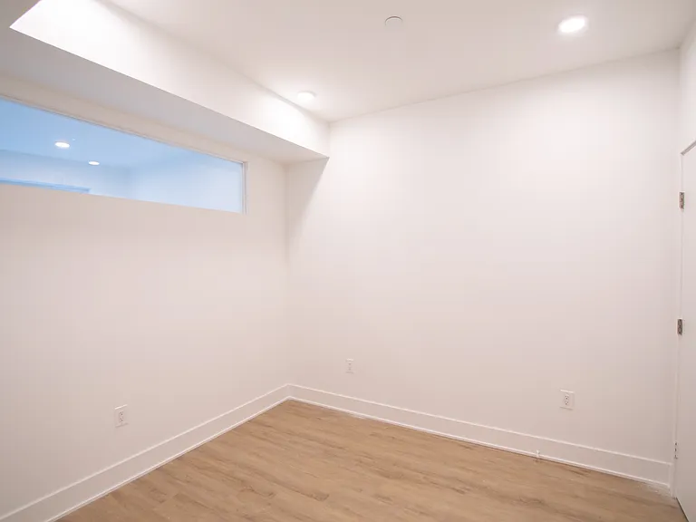1325 N Lee St — Photo 13