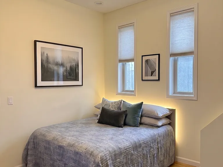 2133 N Sheffield Ave #1A — Photo 4