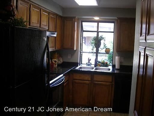 2nd image of 1102 SE Excalibur Dr