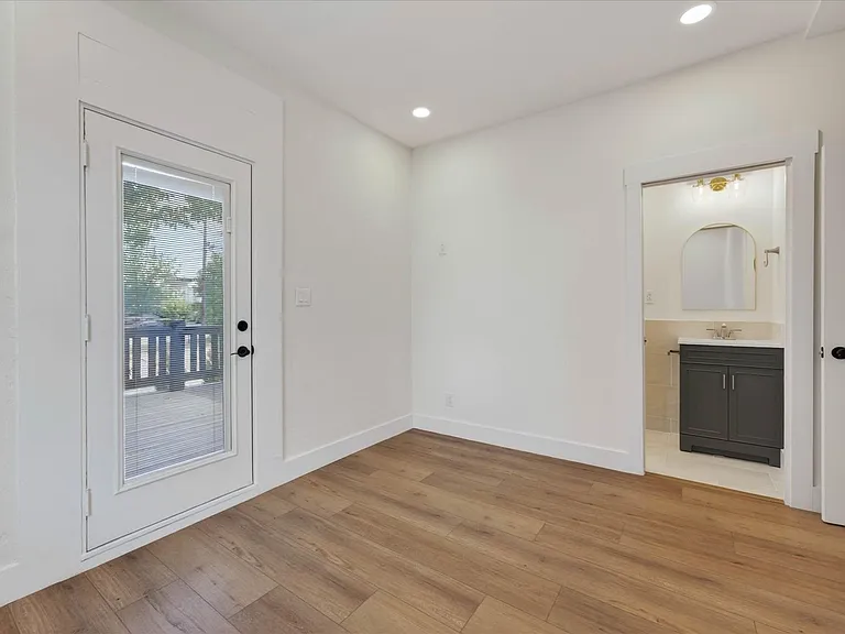 330 Main St — Photo 22