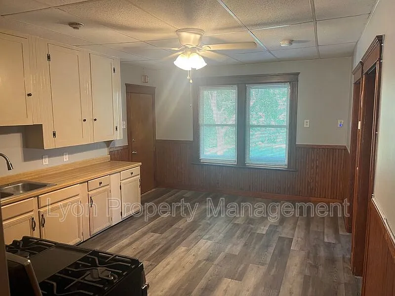 3 bed, 1.0 bath, $1,699 — Photo 2