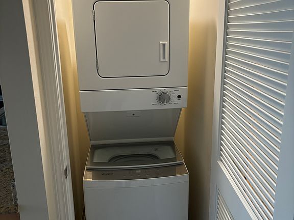 4th image of 570 University Ave #21