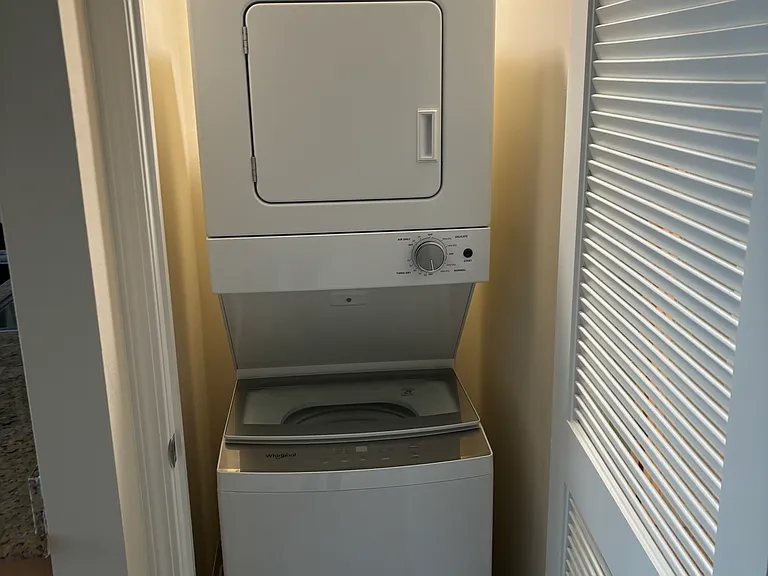 570 University Ave #21 — Photo 4