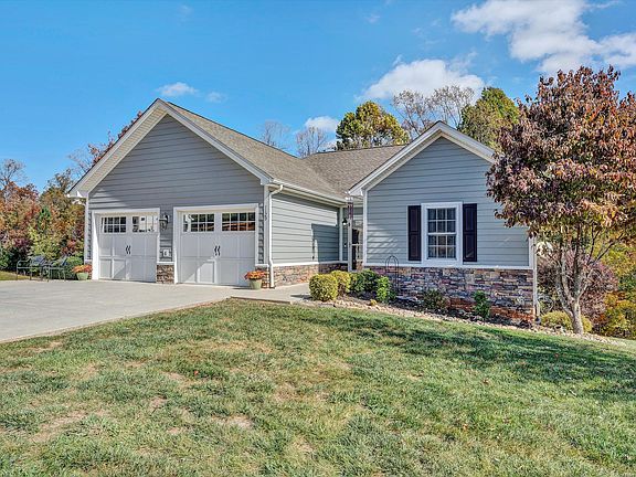3rd image of 1129 Barrow Hills Dr