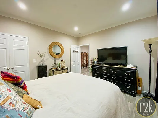 Rented by Realty 2000 Corp | media 39