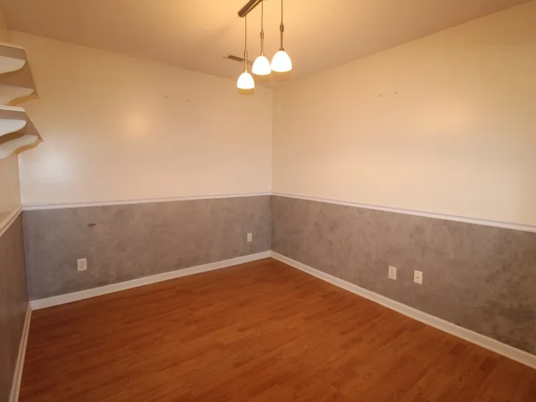 305 Trillium Ln — Photo 9