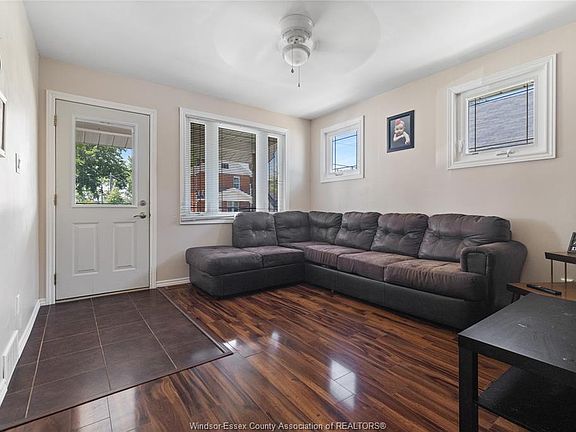 2nd image of 2382 Mercer St