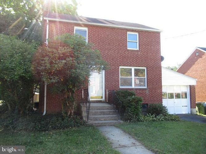 1st image of 902 2nd St