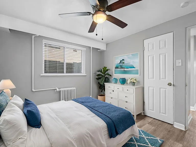 Mayfair - Remodeled Units - Must See! — Photo 7