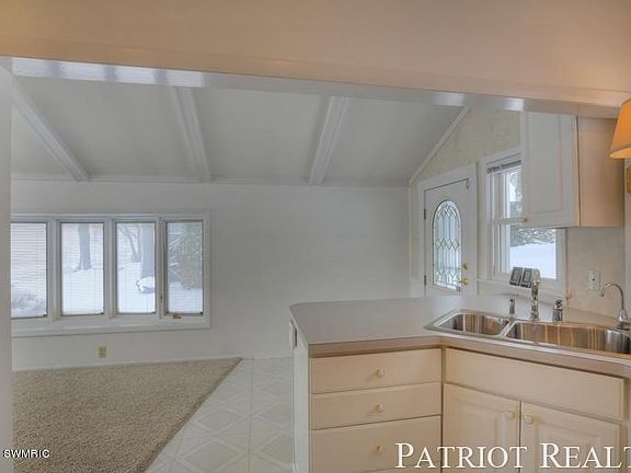 4th image of 1430 E Lockwood Ct