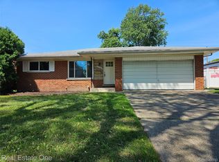 29903 Blossom Ln, Warren, MI 48088