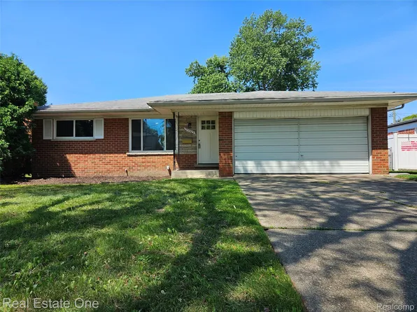 29903 Blossom Ln, Warren, MI 48088
