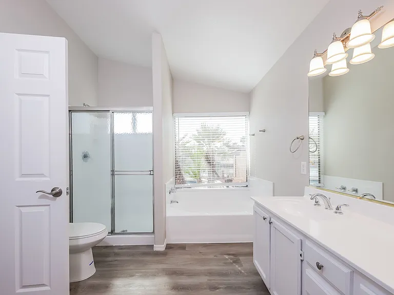 7549 W Kerry Ln — Photo 10