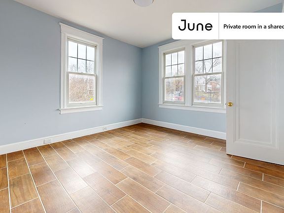 2nd image of 2826 Pennsylvania Ave SE #E