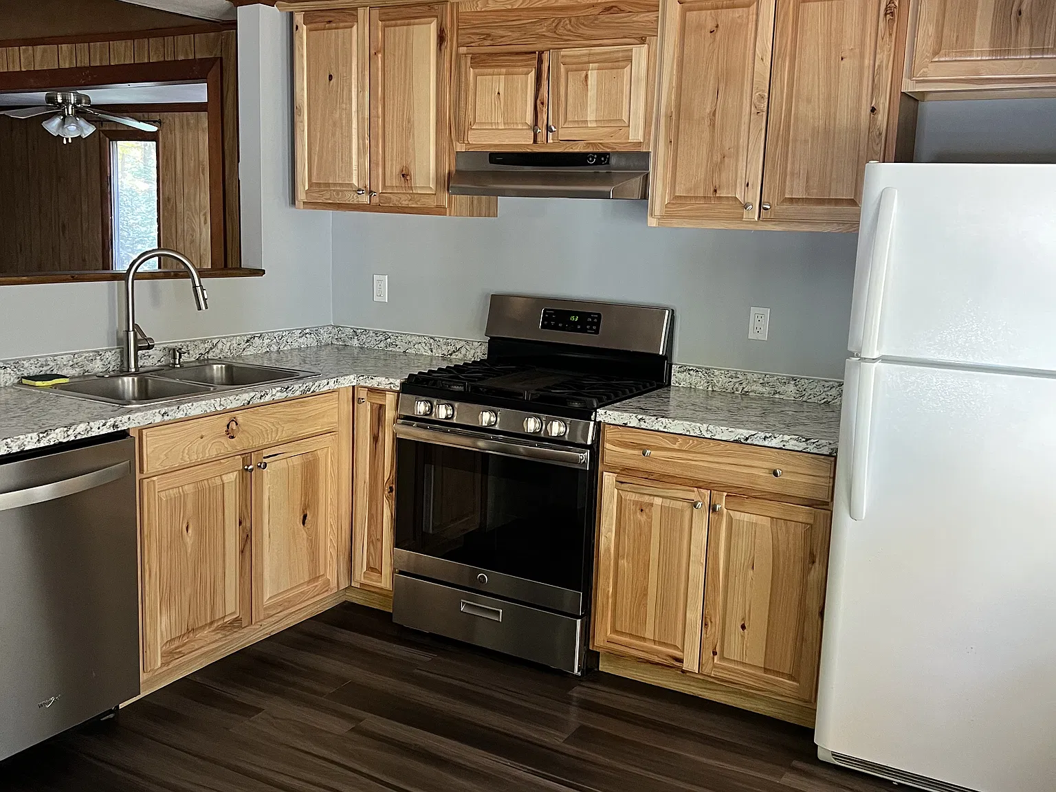 3 bed, 1250 sqft, $2,300 — Photo 3