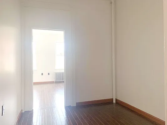 Rented by Bedford Realty USA Corp | media 13