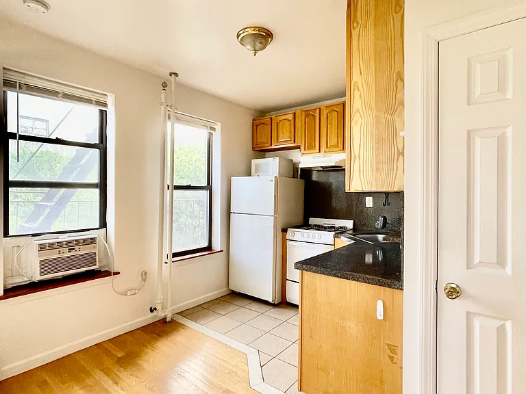 112 Graham Ave #10 — Photo 1