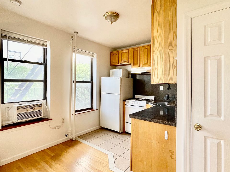 1st image of 112 Graham Ave #10
