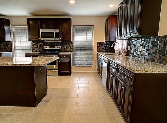 5th image of 1317 N Park Dr