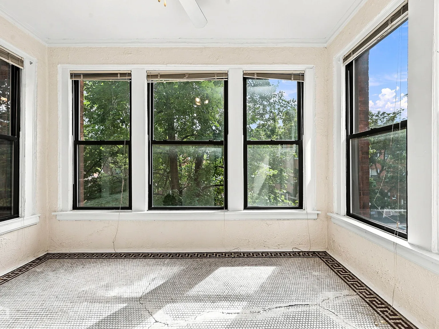 4 bed, 2000 sqft, $3,150 — Photo 4