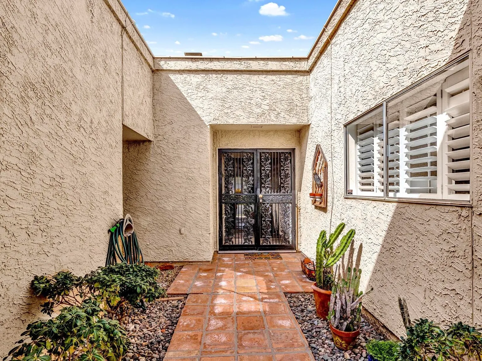 3 bed, 2.5 bath, 1956 sqft, $3,200 — Photo 4