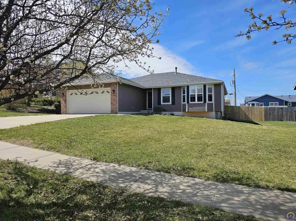 1711 SW Stone Crest Dr, Topeka, KS 66615