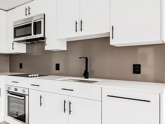 3rd image of 118 Orchard St #10B