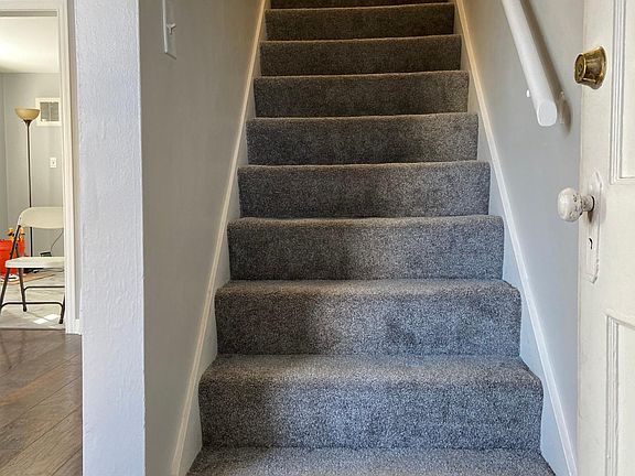 3rd image of 524 Linden Ave #L