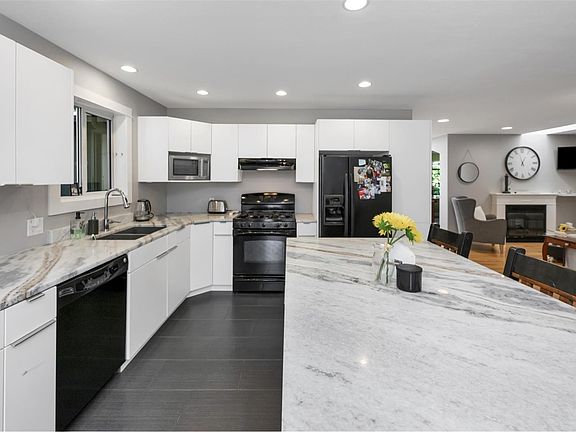 4th image of 1406 Donnay Dr