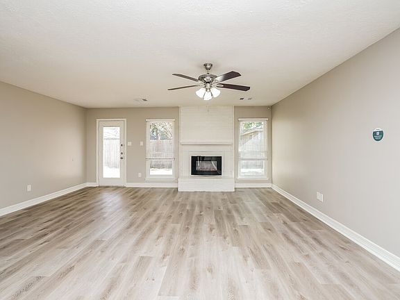 4th image of 3514 Glenwood Springs Dr