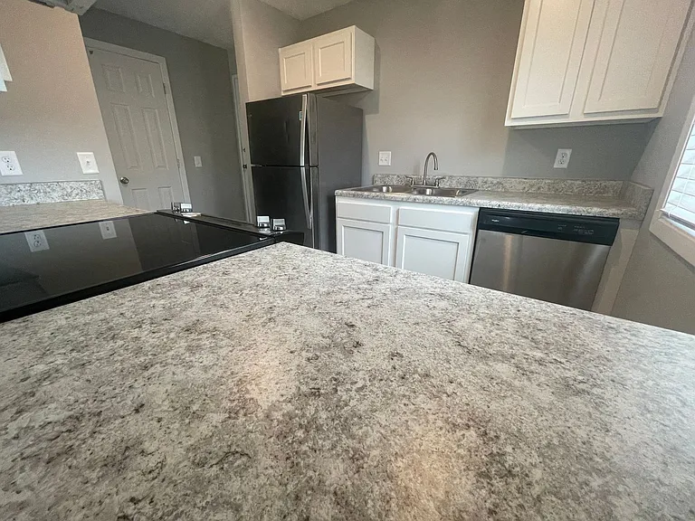Superior Place Apartments — Photo 20