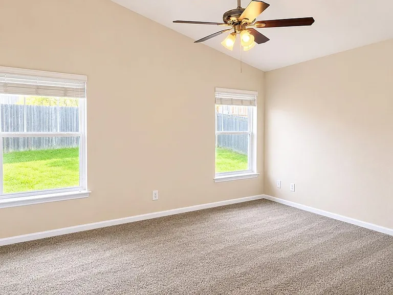 1406 Millbrook Ln — Photo 8