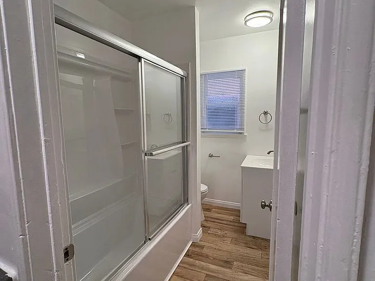 645 S. Burnside Ave. — Photo 13