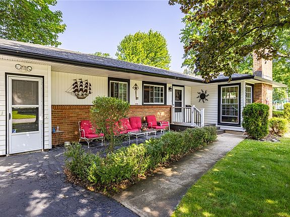 5th image of 77 Willowen Dr