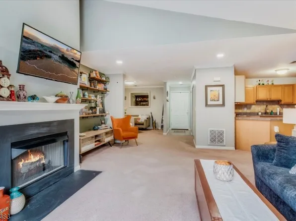 127 Falcon Ridge Way N, Hamburg Boro, NJ 07419