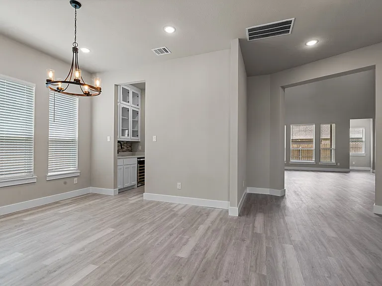 4318 Peachtree Ln — Photo 8