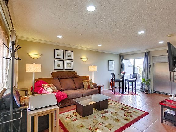 2nd image of 2737 Menlo Ave