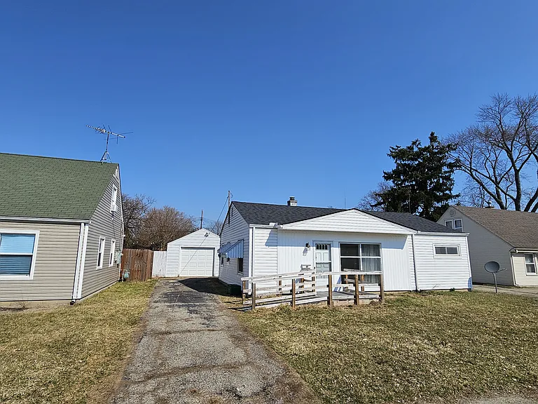 2108 N Hadley Rd — Photo 13