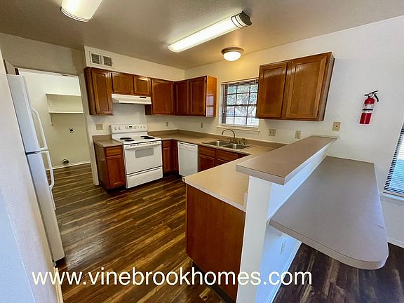 5th image of 128 Raven Dr