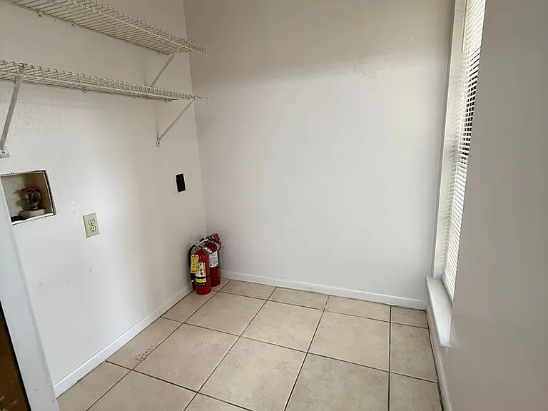 117 Classic Ct — Photo 13