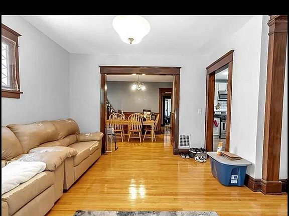 5th image of 241 Oxford Ave