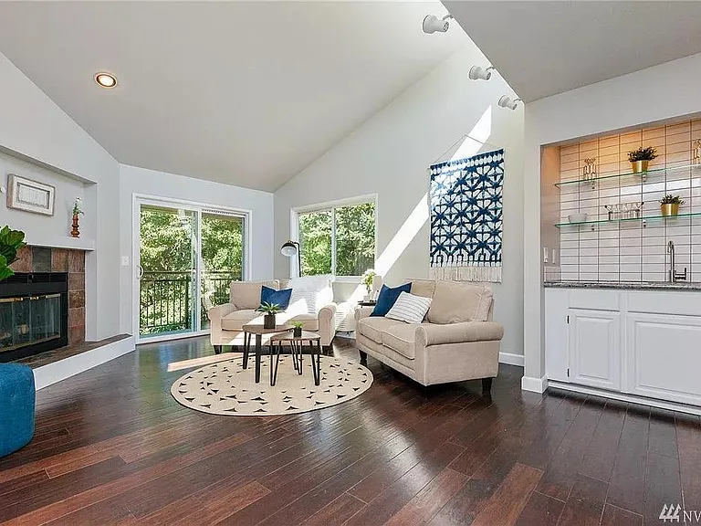 9800 Roosevelt Way NE #31 — Photo 2