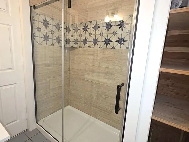 708 Medina St — Photo 11