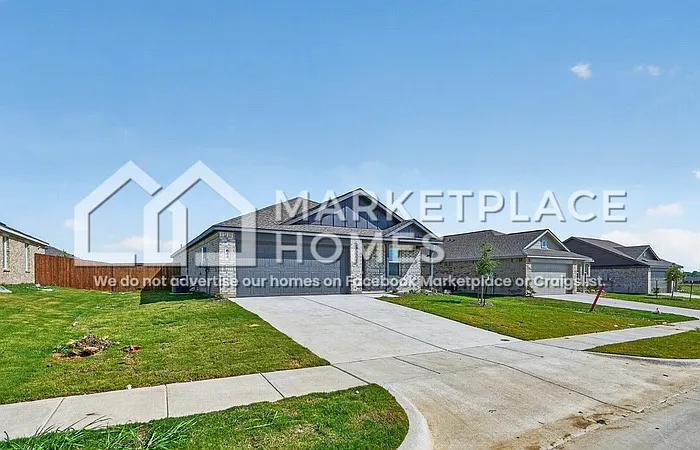 4 bed, 2.0 bath, 1736 sqft, $1,999 — Photo 2