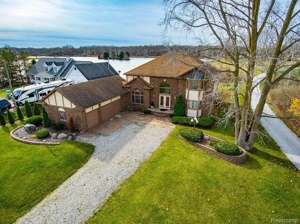 73921 Omo Rd, Armada, MI 48005
